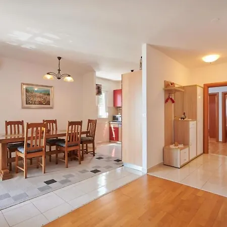 Viktoria Apartment *
